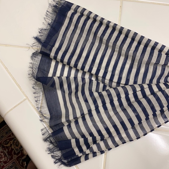 Navy & White Scarf 🧣 - Picture 6 of 8